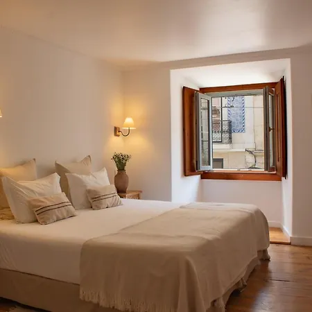 Casa Do Mercado Bed and Breakfast 4*